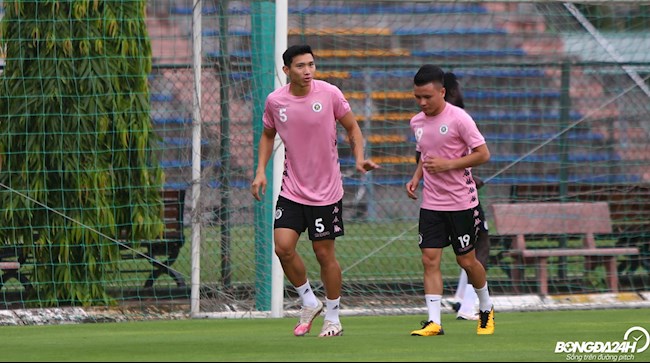 Trời Hà Nội chào đón Đoàn Văn Hậu bằng... một cơn mưa lớn