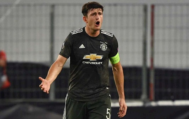 Maguire bị đem ra chế ảnh sau phát minh phòng ngự trước Sevilla