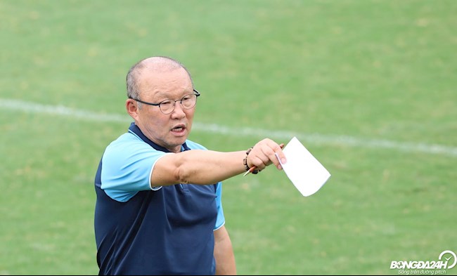 Kế hoạch của HLV Park Hang Seo xáo trộn ra sao vì COVID-19?