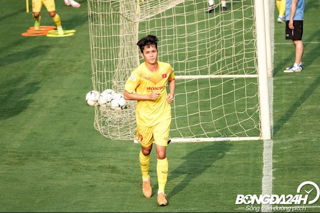 Lê Minh Bình ghi bàn trong trận đấu nội bộ U22 Việt Nam hình ảnh