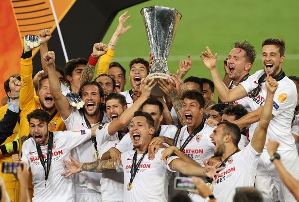 Người Sevilla dành ngôi vô địch Europa League cho Puerta và Reyes hình ảnh
