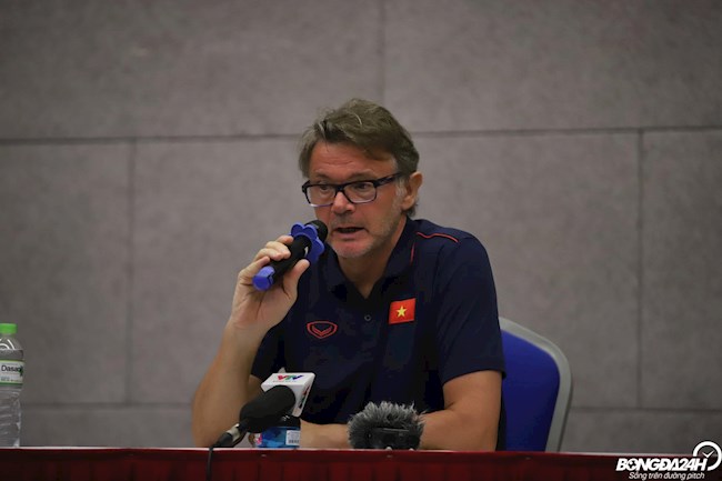 HLV Philippe Troussier lên danh sách 100 cầu thủ tài năng cho U19 Việt Nam