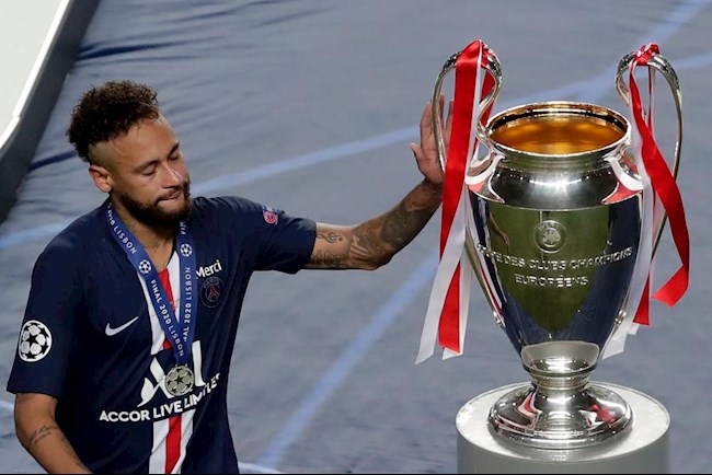 Neymar gạt lệ chúc mừng đối thủ, nhưng… tag nhầm đối tượng