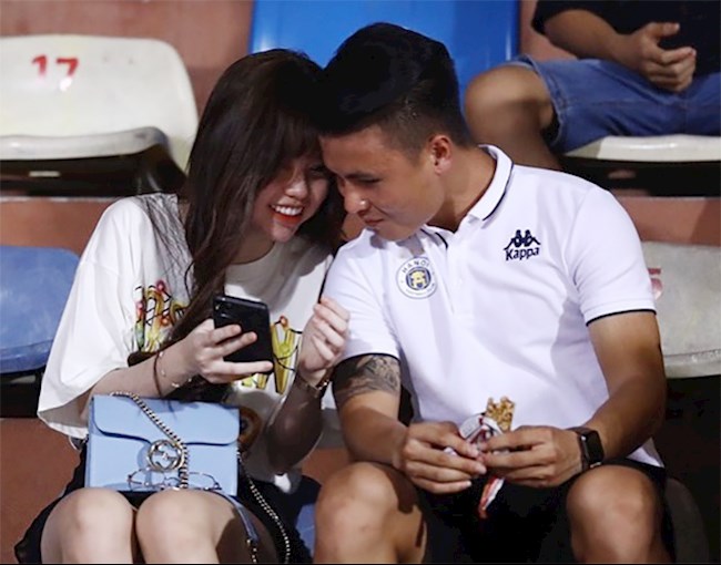 Bạn gái Quang Hải tậu nhà siêu khủng ở tuổi 21