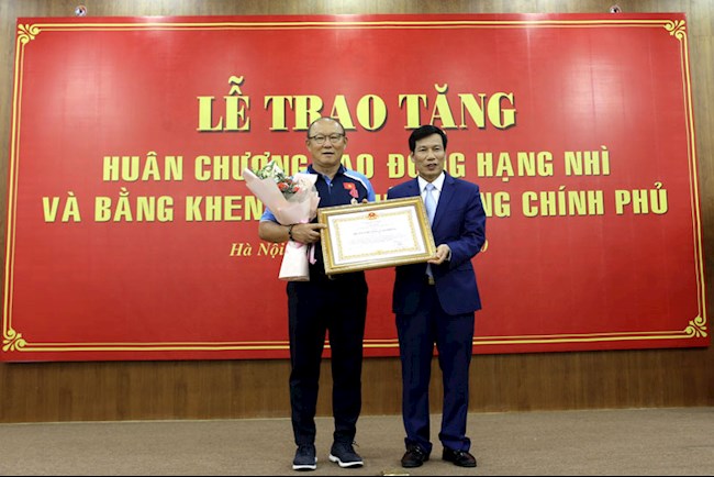 HLV Park Hang Seo nhận nhiệm vụ mới cùng bóng đá Việt Nam hình ảnh