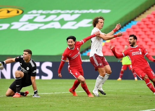 Minamino mở tài khoản ở Liverpool, Van Dijk nói lời khó tin