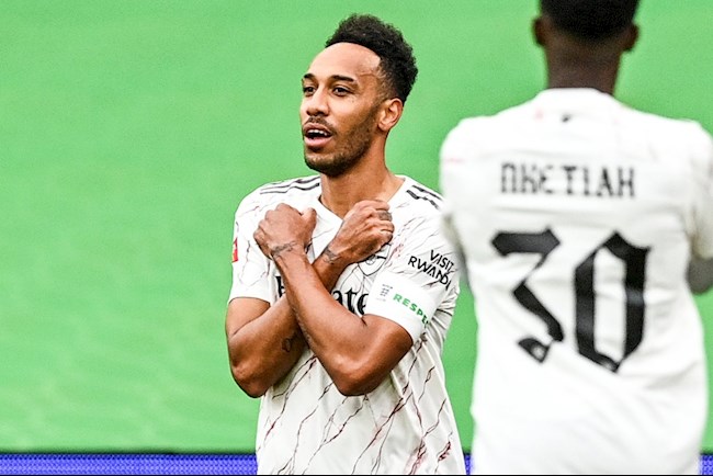 VIDEO: Aubameyang tri ân Báo đen sau chức vô địch siêu cúp
