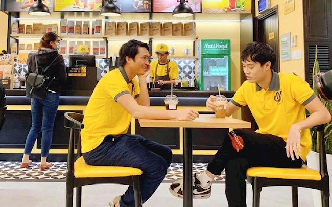 Quán Cà phê Ông Bầu đông nghịt người nhờ Tuấn Anh, Văn Toàn