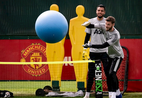 De Gea tuoi cuoi ben canh Romero