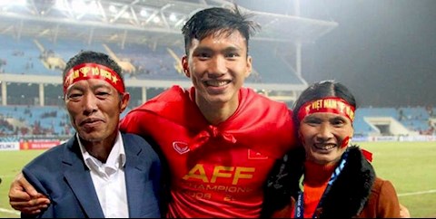 Bố Văn Hậu lo ngại con trai không giữ được phong độ khi trở về Việt Nam