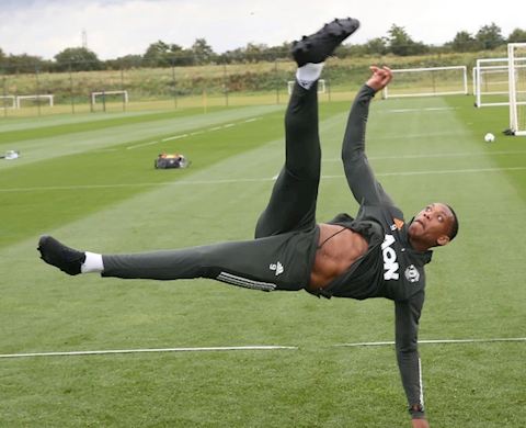 Anthony Martial trong mot tinh huong moc bong