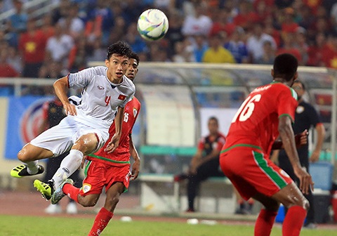 Ngày này năm xưa: Văn Hậu lập siêu phẩm Trivela vào lưới Oman