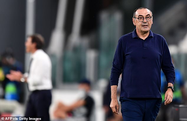 Juventus sa thải Sarri, Chelsea như ngồi trên đống lửa