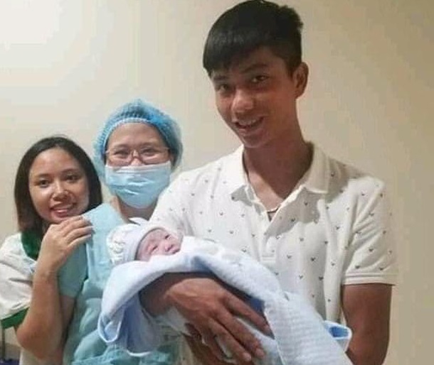 Phan Văn Đức chính thức lên chức bố