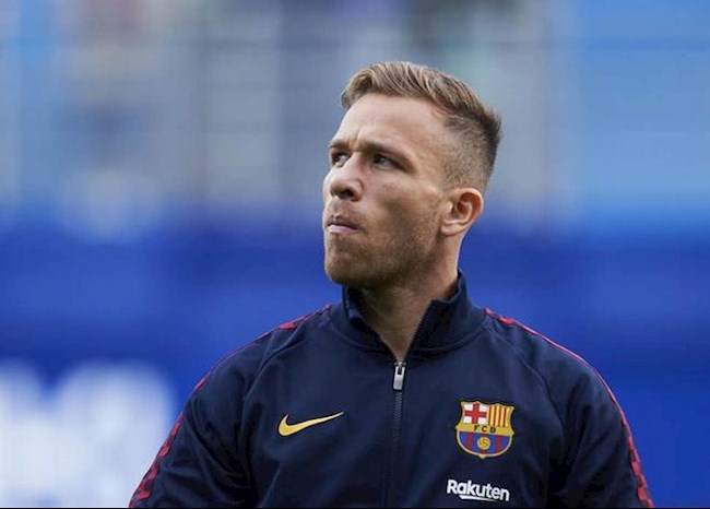 Đến sân cổ vũ Barca đấu Napoli, Arthur bị đuổi về hình ảnh