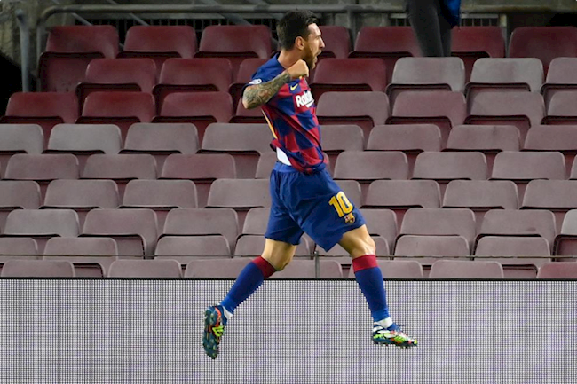 Tiền đạo Lionel Messi gây sốc với bàn thắng vào lưới Napoli hình ảnh