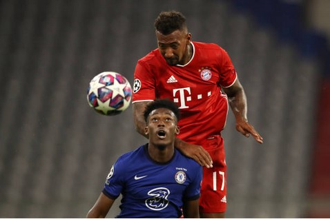 Hudson-Odoi mất bàn thắng đẹp trước Bayern vì lỗi việt vị siêu nhỏ