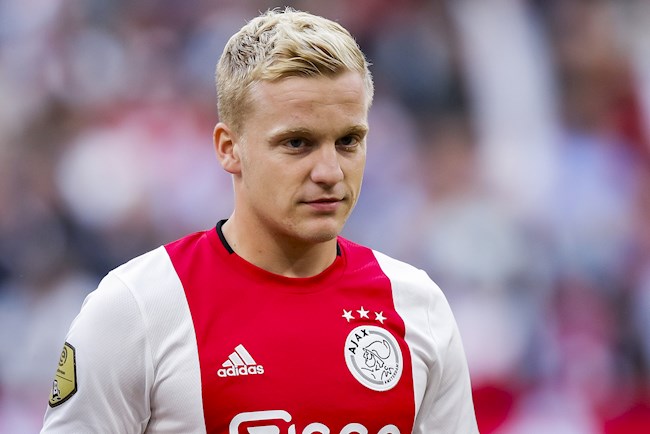     Van de Beek surprised with his achievement of winning a visual pencil