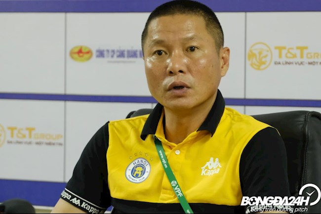 HLV Chu Đình Nghiêm: “Văn Quyết lập hattrick à?”