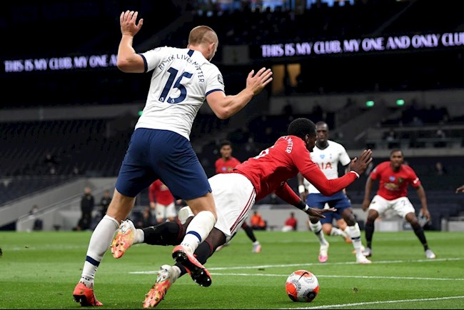 Làm thầy trò bao năm, đây là lần đầu tiên Mourinho khen Pogba