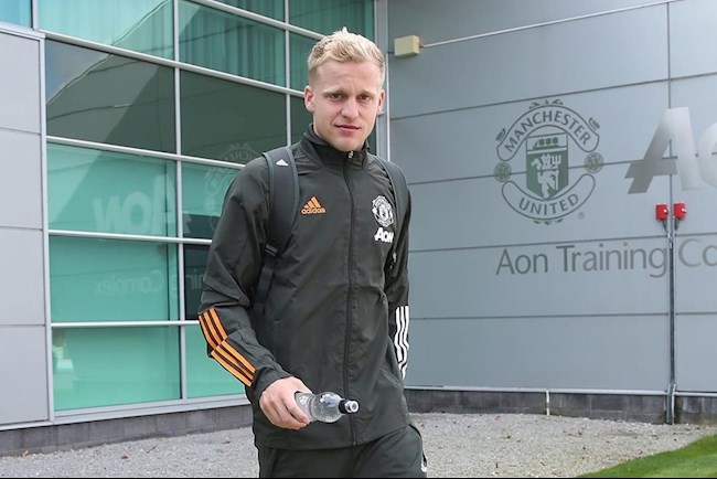 Van de Beek đá chính, MU thua ngay trận đầu mùa giải