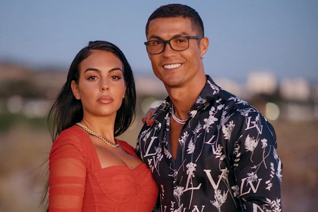 Ronaldo tặng bạn gái nhẫn đính hôn 18 tỷ