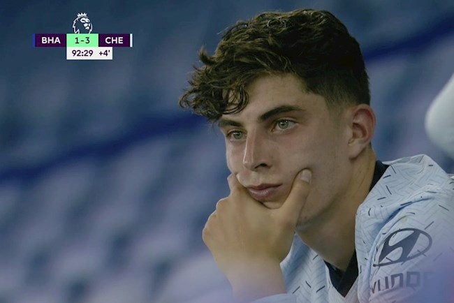 Kai Havertz ‘tấu hài’ với đường chuyền ma quái ra biên