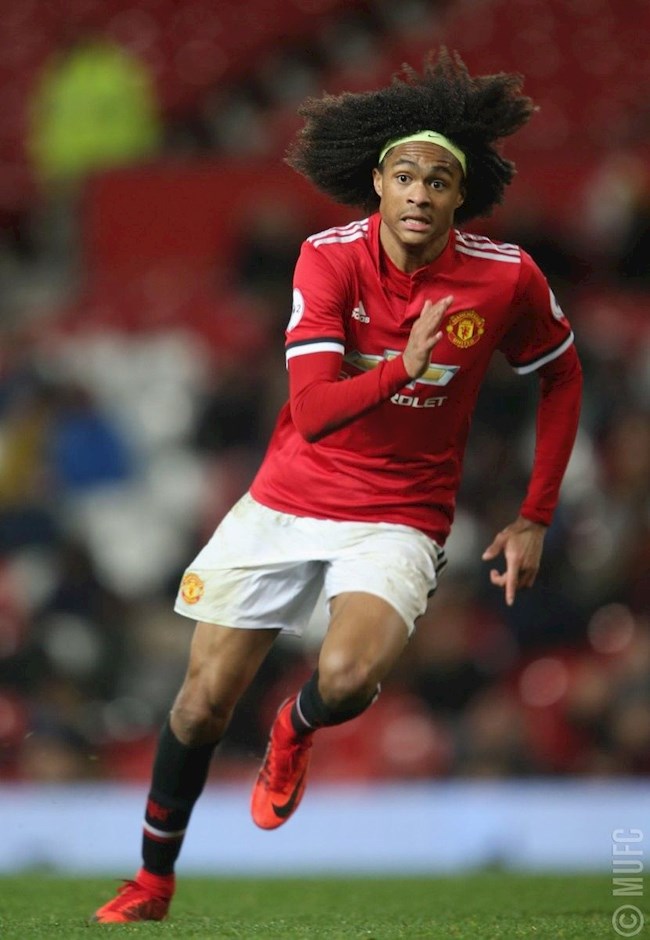 Cầu thủ Tahith Chong