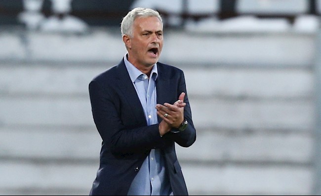 Tottenham nhọc nhằn vượt qua vòng loại thứ 2 Europa League, Mourinho cán cột mốc khủng