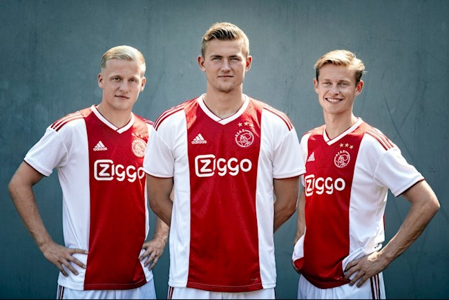 Frenkie De Jong gửi lời chúc mừng Van de Beek gia nhập MU