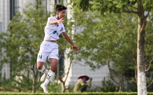 Em họ Công Phượng nhận lời khen từ HLV châu Âu sau thắng lợi của U17 Nutifood