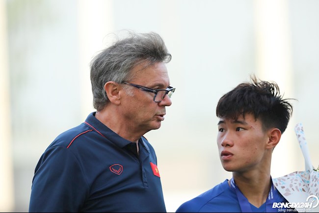 HLV Troussier thất vọng khi VCK U20 thế giới 2021 bị hủy