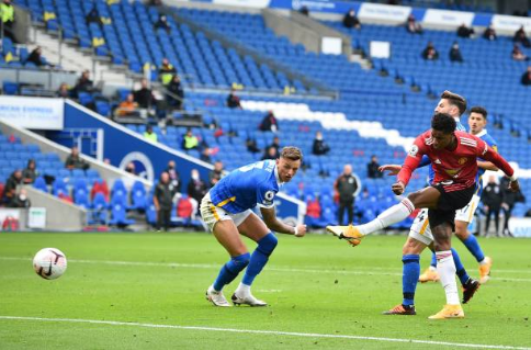 Rashford ghi bàn thắng thứ 10 nghìn sau khi vượt qua một đối thủ tới… 3 lần