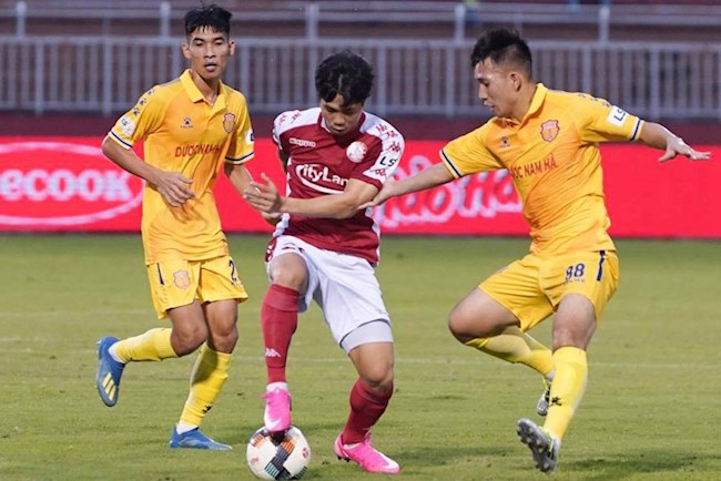 Sau cú đúp vào lưới Nam Định, Công Phượng lại thêm một lần khiến đồng đội trầm trồ