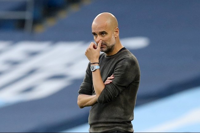 Pep Guardiola đã bất lực với các trung vệ của Man City?
