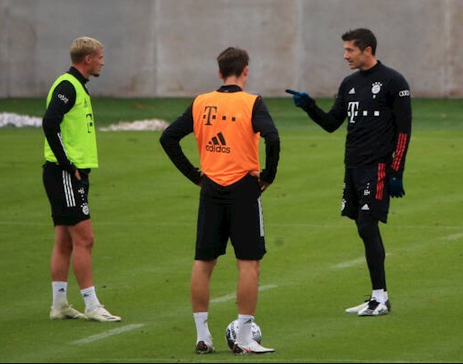 Vừa xô xát với Lewandowski, sao trẻ Bayern Munich lập tức bay màu