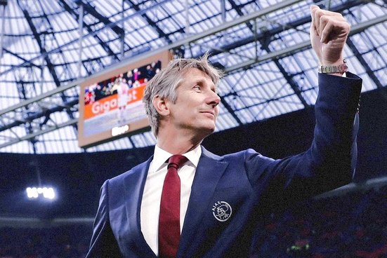 Van Der Sar gửi gắm trò cưng cho MU chăm sóc