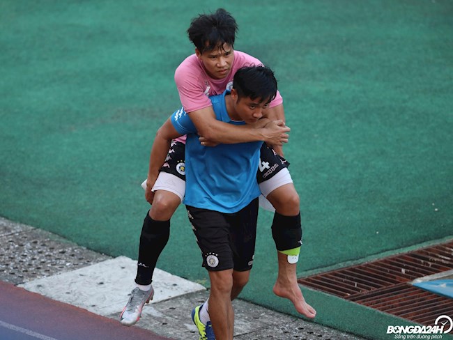 Đoàn Văn Hậu chơi ở vị trí mới trong chiến thắng của Hà Nội FC