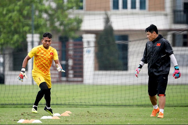 Chấn thương nặng, thủ môn U22 Việt Nam không hề được điều trị