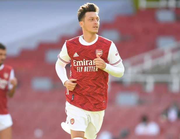 Mesut Ozil thể hiện quyết tâm trước mùa giải mới