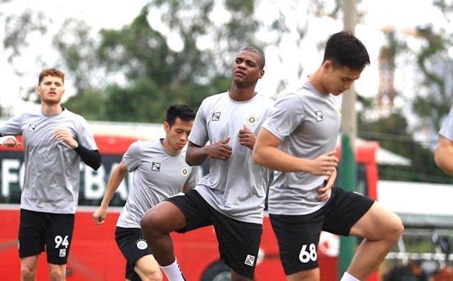 Những hình ảnh đầu tiên của tiền đạo Bruno Cunha tại CLB Hà Nội