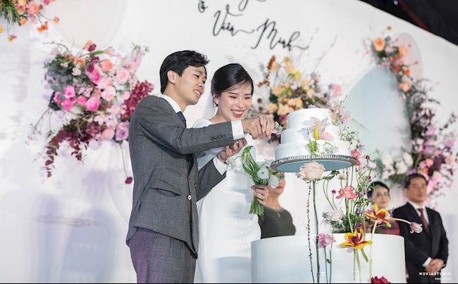 Công Phượng khoe ảnh cưới đẹp lung linh, tiết lộ ước nguyện năm mới