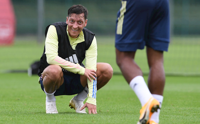 Mesut Ozil sẵn sàng rời Arsenal nếu CLB trả lương đến năm 2023 hình ảnh