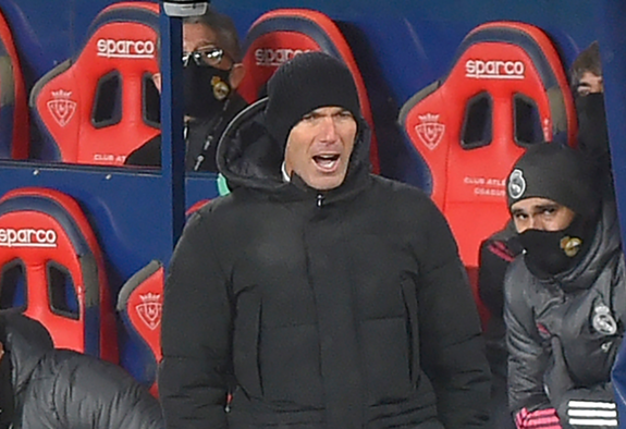 Zidane bực tức vì Real Madrid phải đá trong bão tuyết với Osasuna hình ảnh