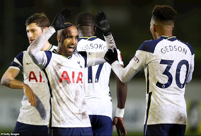 Lucas Moura đóng góp 1 bàn từ chấm đá phạt