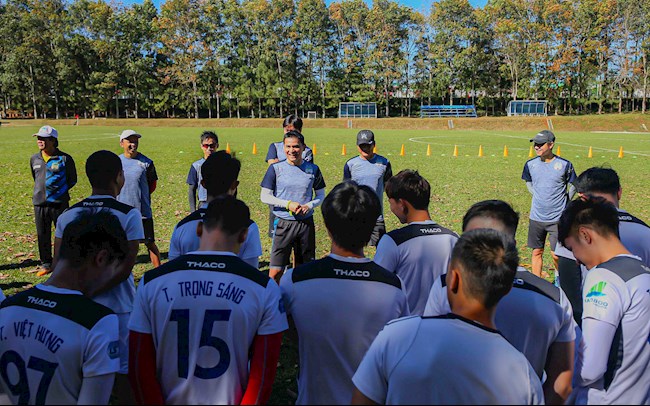 HLV Kiatisuk và bài toán khó ở hàng thủ HAGL hình ảnh