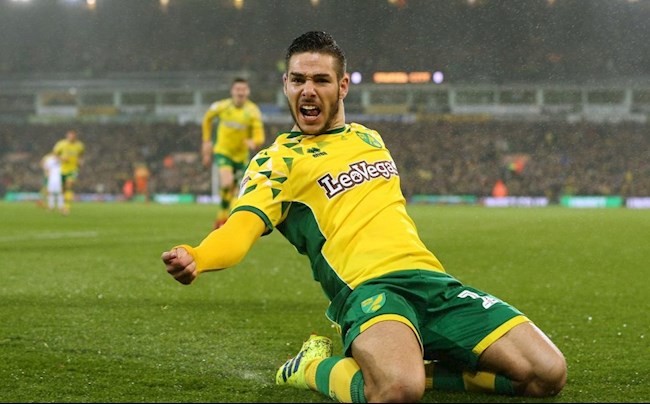 Arsenal được khuyên nên mua tiền vệ Emiliano Buendia hình ảnh