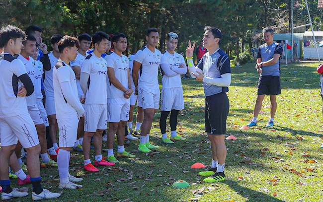 Thầy trò HLV Kiatisuk nói gì trước thềm V-League 2021?