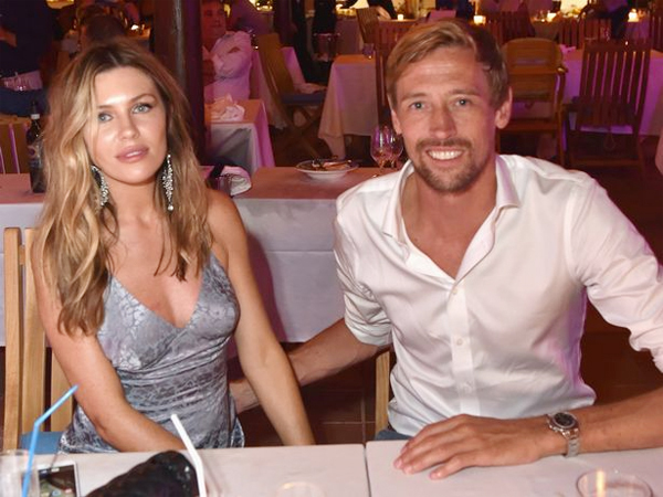 Đưa MU đụng độ Liverpool ở FA Cup, Peter Crouch bị vợ dọa giết hình ảnh 2