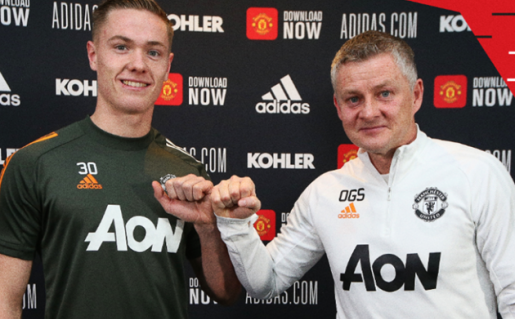 Bruno Fernandes bất ngờ khen ngợi thủ môn Nathan Bishop